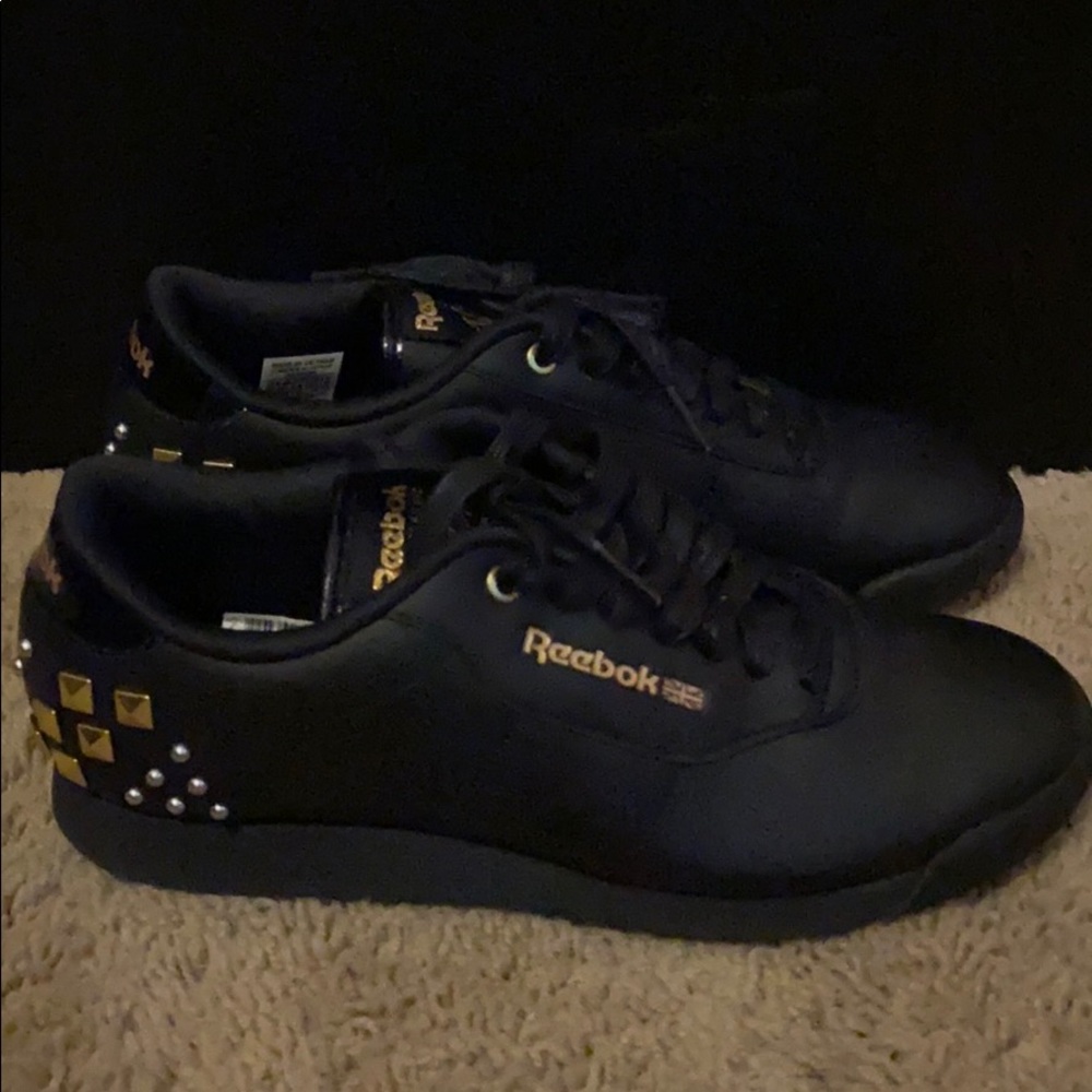 Reebok Alicia Keys AK X Alicia Lo Size 9 Studded.
Size 9 Reebok 5411’s!!